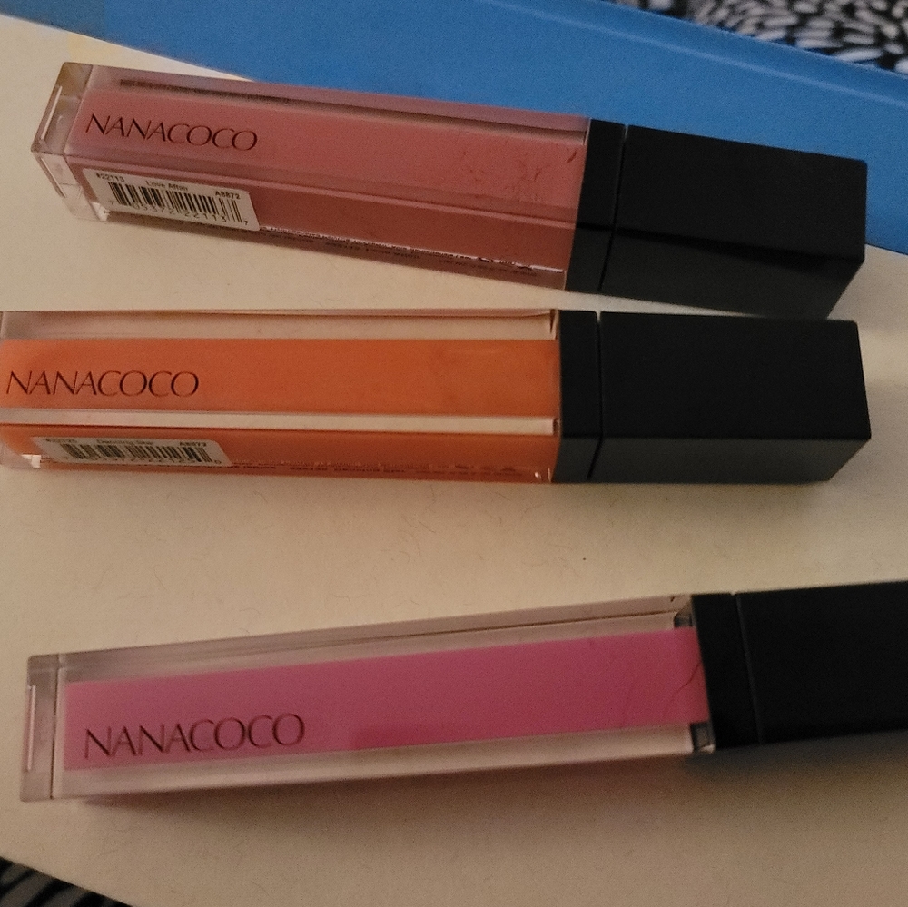 Nanacoco lip gloss